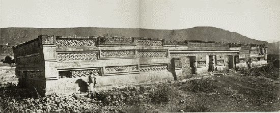 Grand Palais, &agrave; Mitla; fa&ccedil;ade principale