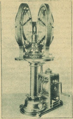 Ujabb vil&aacute;g&iacute;t&oacute;torony f&eacute;nysz&oacute;r&oacute;ja