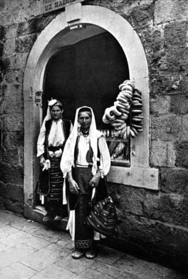 HERZEGOVINIAN WOMEN AT A BAKER'S SHOP IN RAGUSA.
