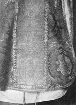 BARGA — DUOMO: PIANETA DI DAMASCO
E FREGIO (SEC. XVI).