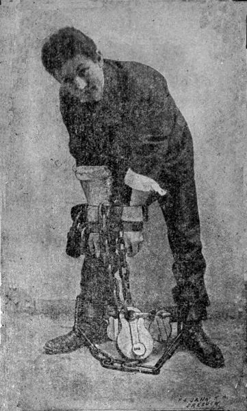 Houdini as Handcuffed and Manacled by the Dresden
(Germany) Police, September, 1900.