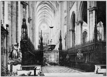 CATHEDRAL OF AMIENS (SOMME), FRANCE, THE CHOIR AND NAVE,
LOOKING WESTWARD.