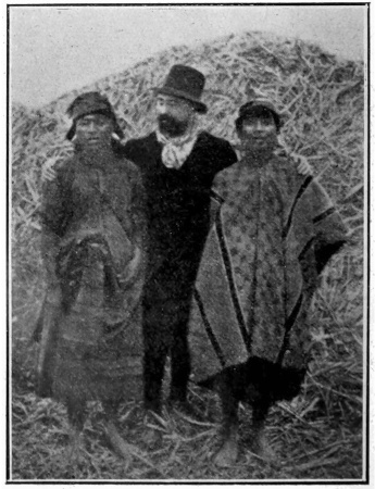 DEUX «AMIS» DE BLASCO (Indiens guerriers de la tribu des
chunapis, dans la province de Corrientes)