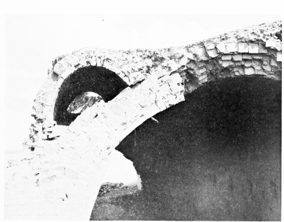 Fig. 133.&mdash;KHÂN KHERNÎNA, VAULT, SHOWING TUBE.