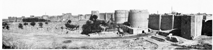 Fig. 206.&mdash;DIYÂRBEKR, MARDÎN GATE.