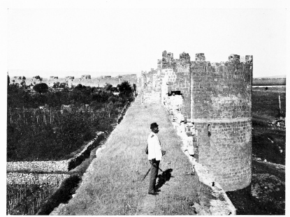 Fig. 208.&mdash;DIYÂRBEKR, CHEMIN DE RONDE, NORTH WALL.