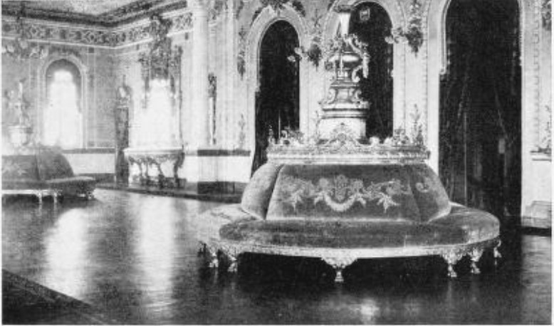 IN ITS INTERIOR DECORATION THE COSTA RICAN NATIONAL THEATER
EQUALS ANY THEATER IN THE UNITED STATES